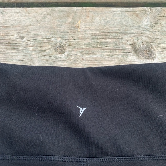 💜 Old Navy Active Elevate Go-Dry Black Leggings Cropped/Capri Size XL - Picture 2 of 8